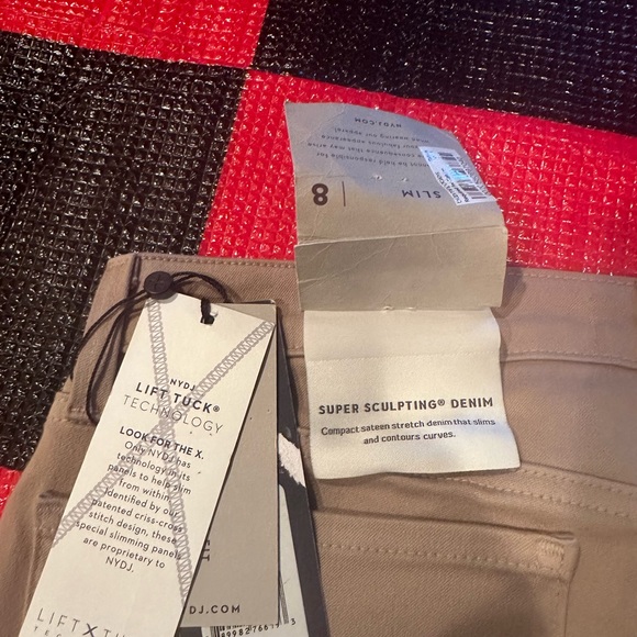 NWT NYDJ Sheri Slim size 8
Inseam 29”
Lift Tuck Technology - Picture 4 of 7